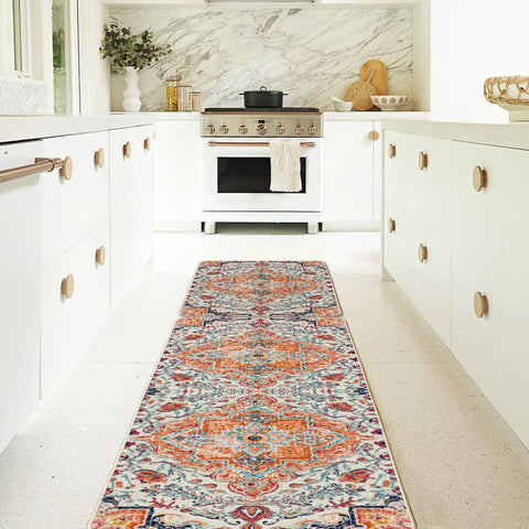 Artoid Mode easy-clean mat withstands hose rinse for quick refresh between meals.