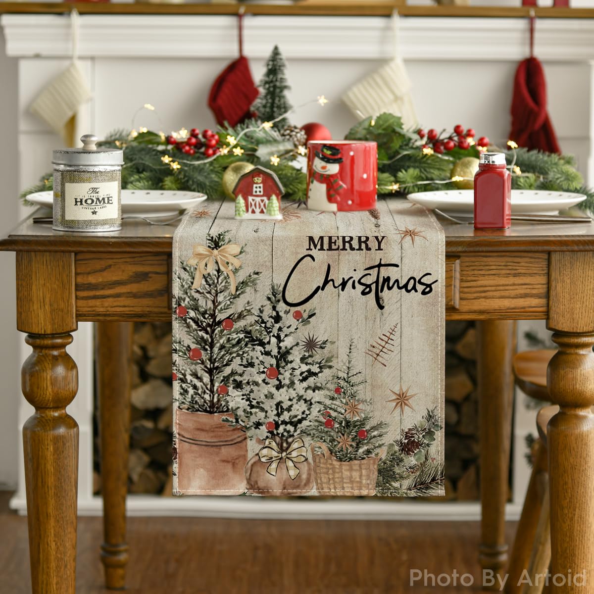 Artoid Mode winter motif runner with pine cones and holly