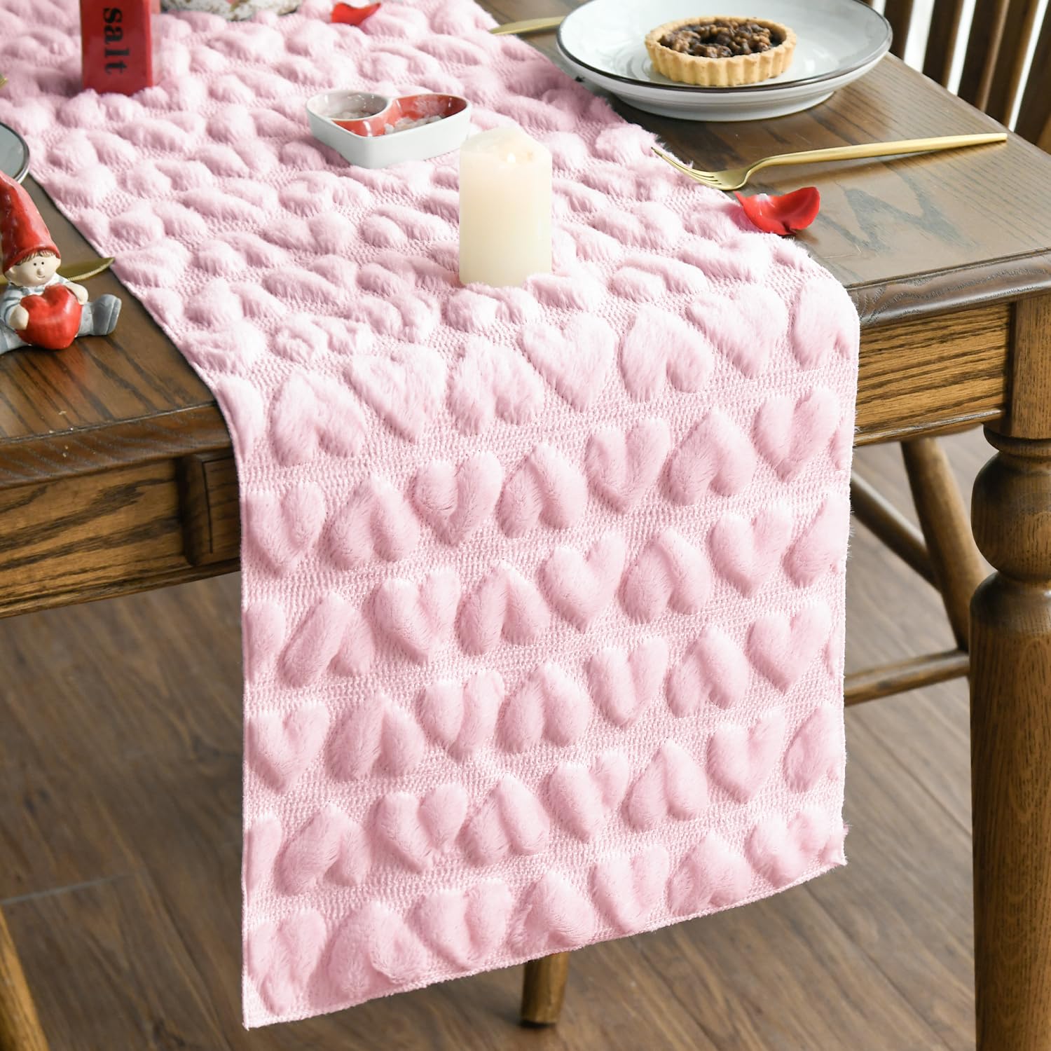 Artoid Mode pink plush heart runner enhances romantic dining ambiance