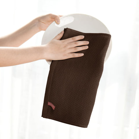 Artoid Mode soft dishcloths prevent scratching on delicate cookware while wiping and polishing.