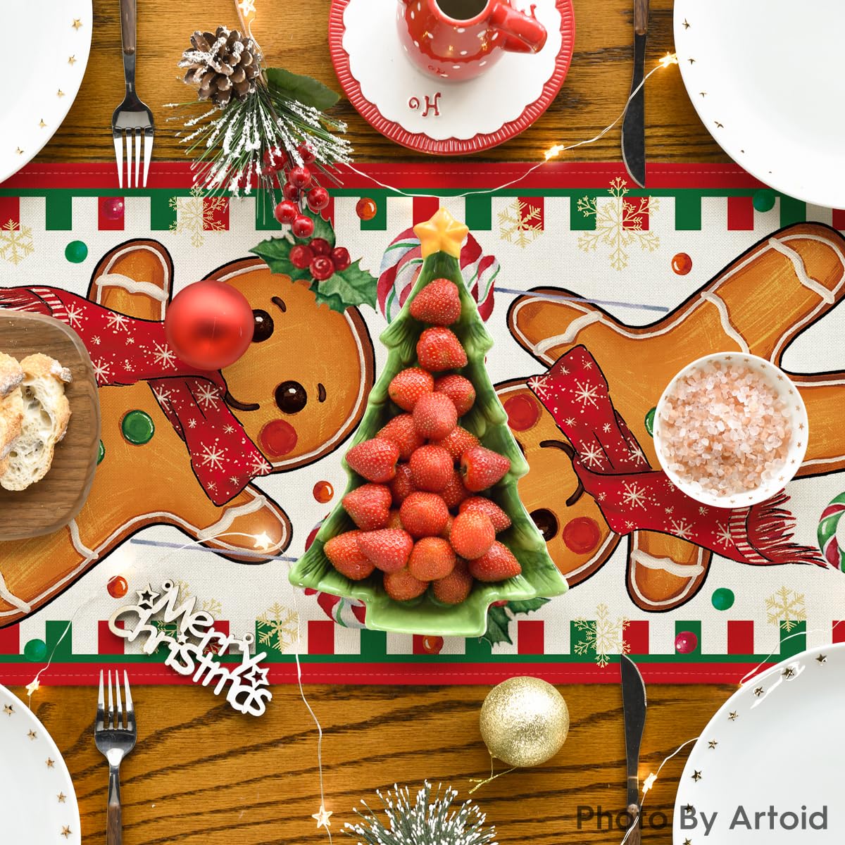 Artoid Mode sturdy stitched polyester construction stands up to spills and hot pans.