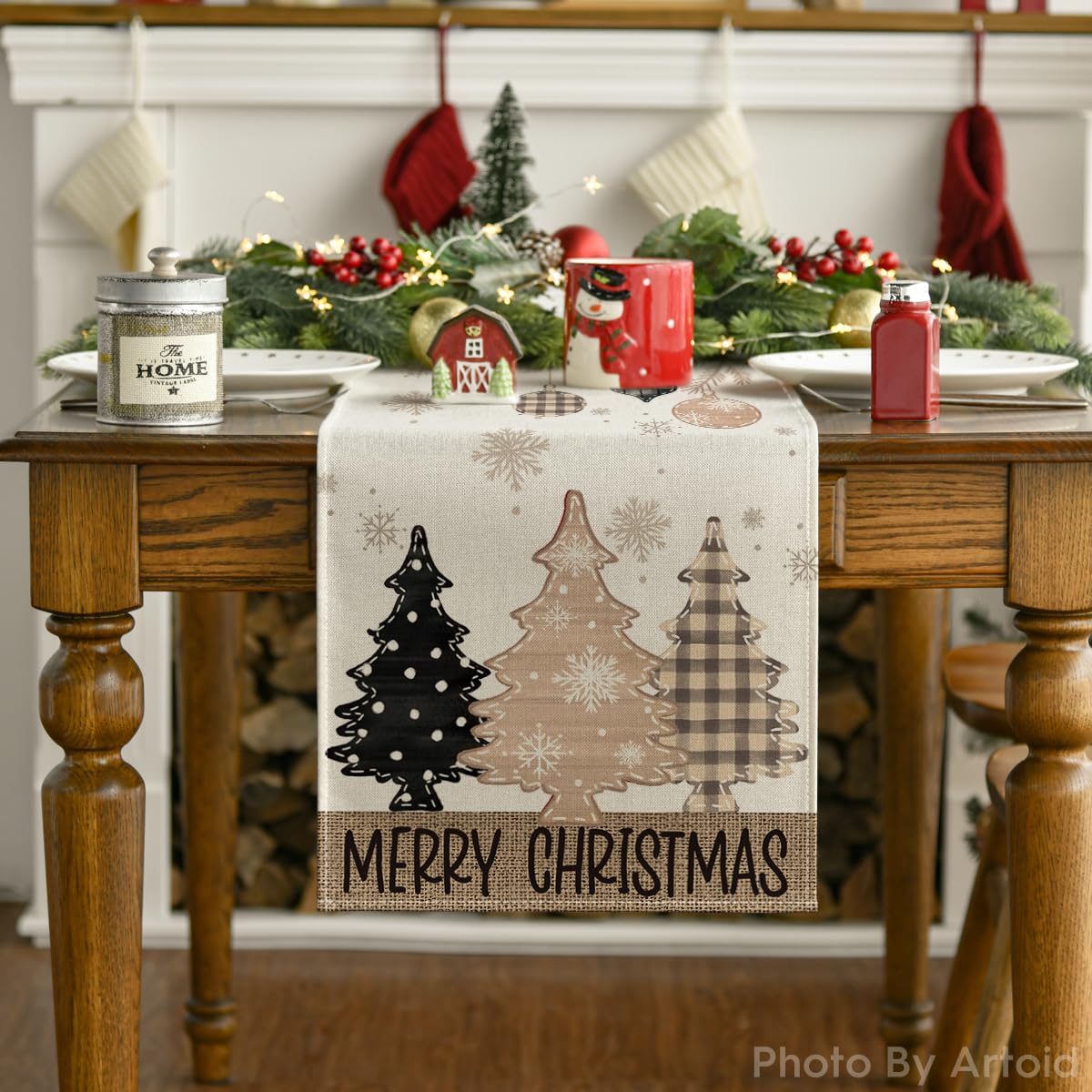 Artoid Mode winter Christmas decor adds vivid color to holiday tables