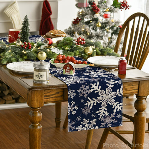 Artoid Mode winter holiday dining decor creates inviting table ambiance.