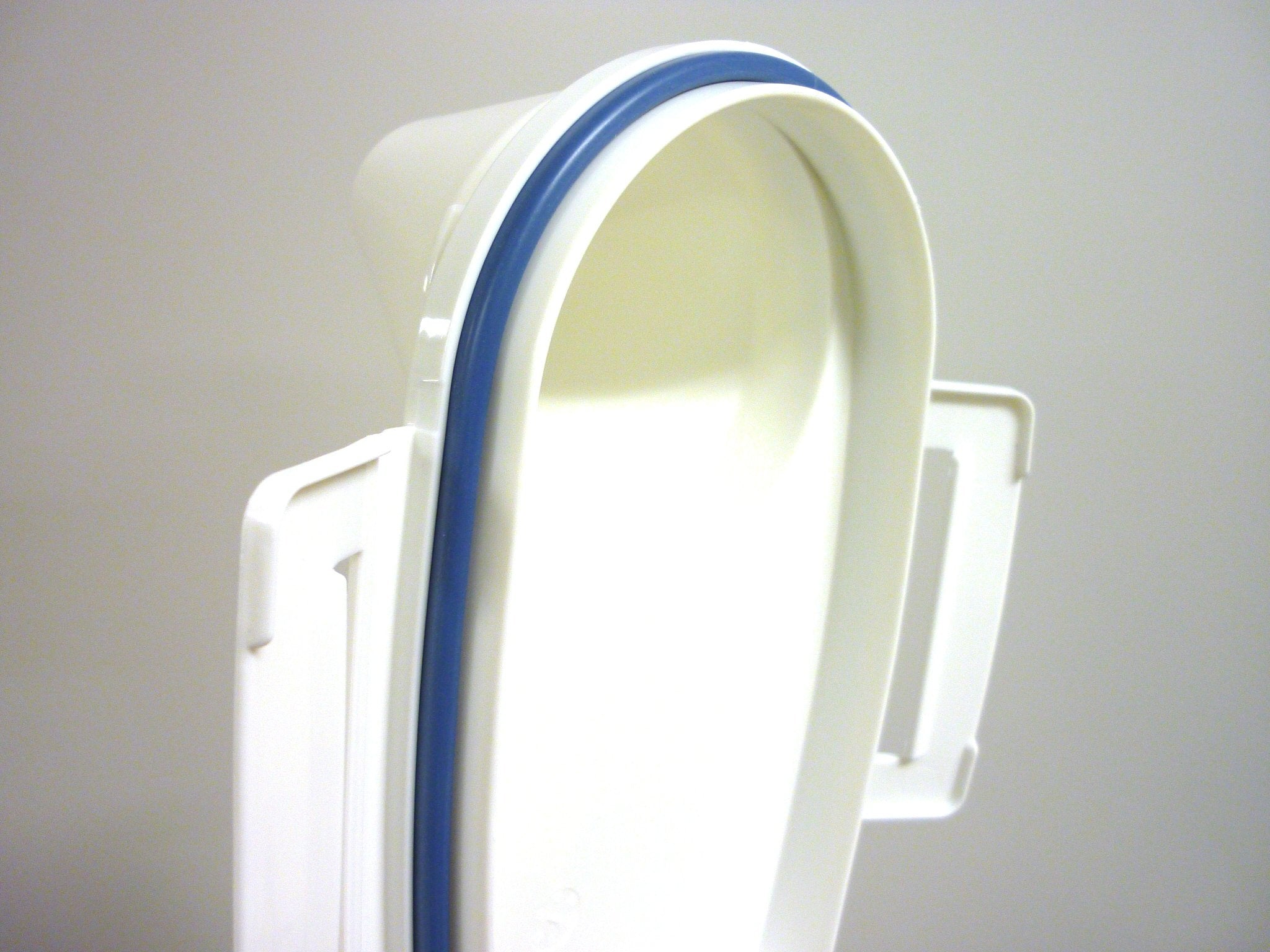 Asvel 7509 illustrated compact bin perfect for dry grains like rice and quinoa.