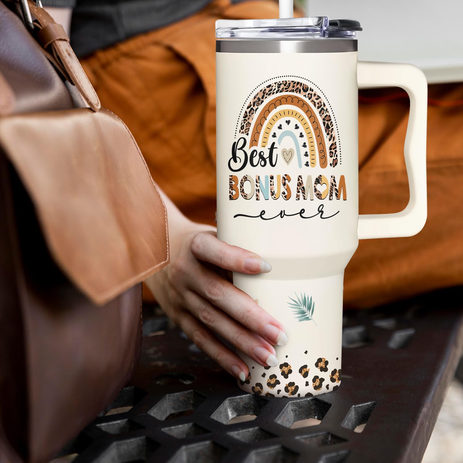 AT2Z GLOBAL Bonus Mom tumbler with clear lid, easy to see sip line.