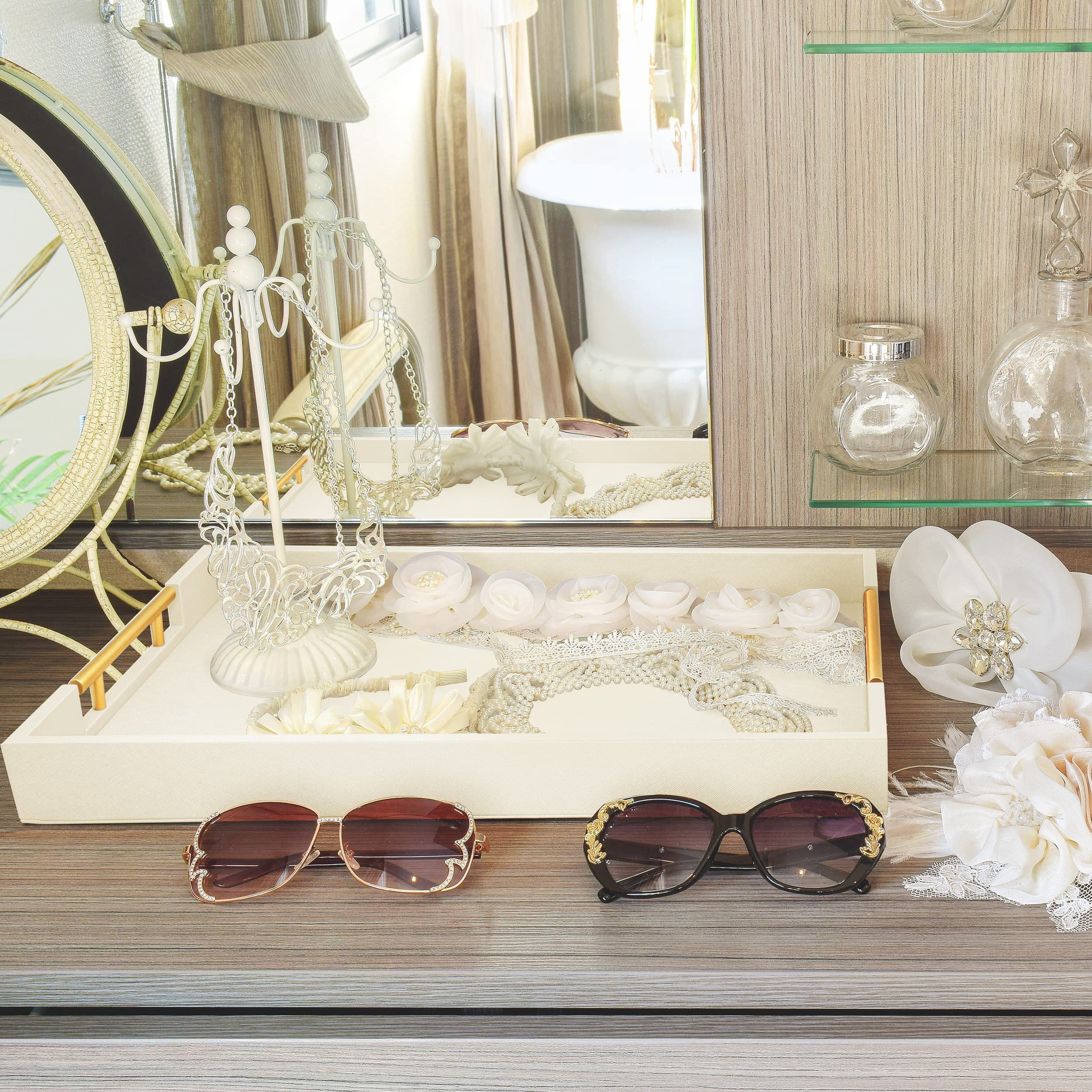 ATZYmolin decorative tray suited for coffee tables or vanities.