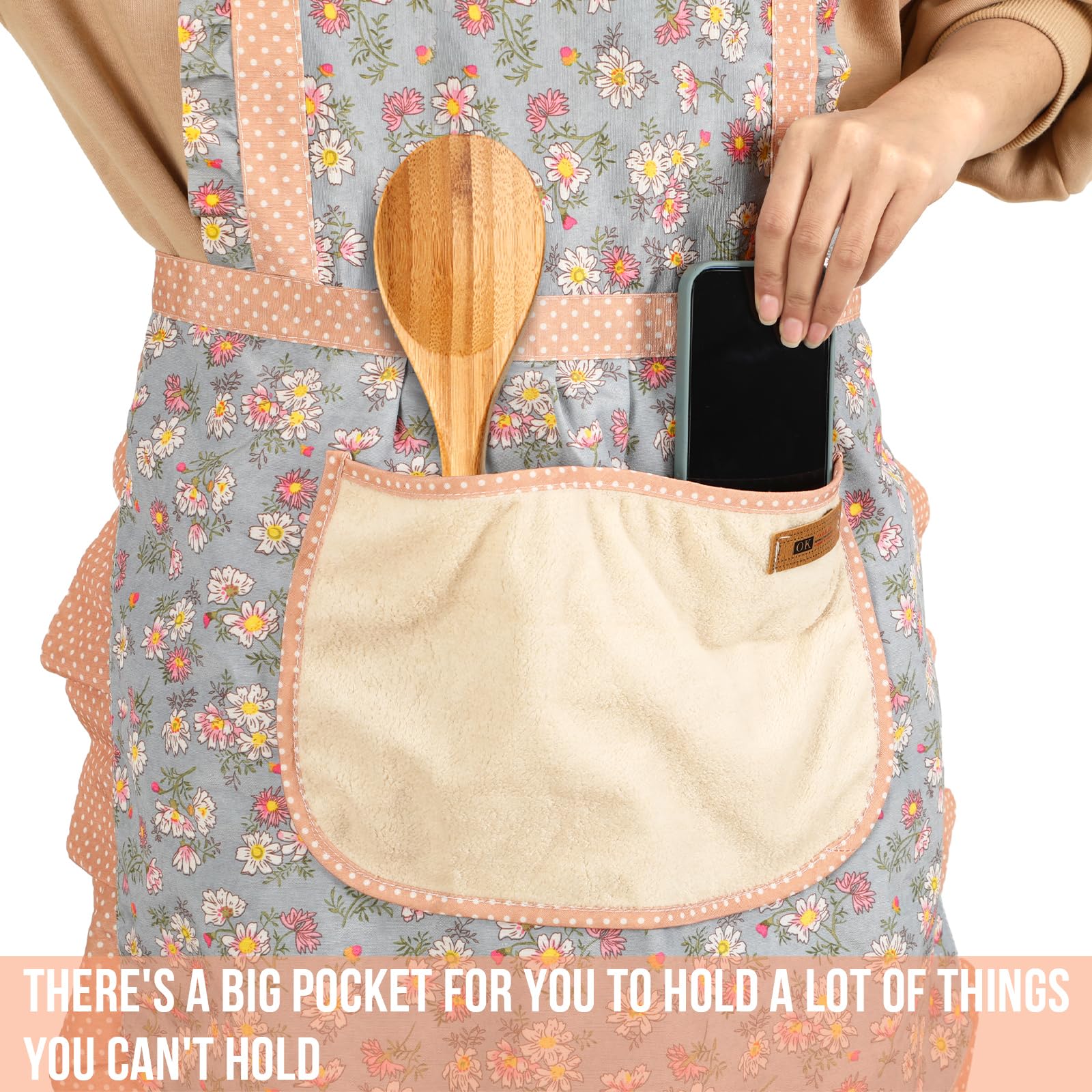 AUGSUN apron with pockets ideal for wiping hands and quick grabs.