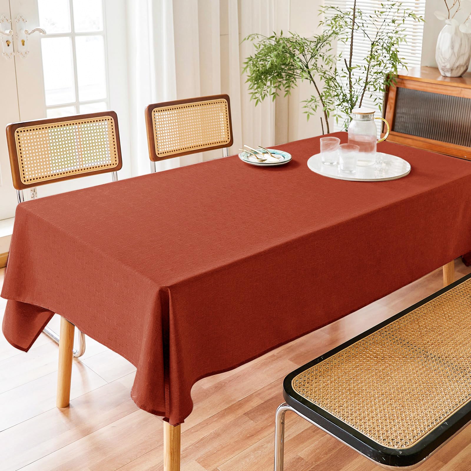 AUSSPVOCT water-resistant rectangular tablecloth protecting a table outdoors