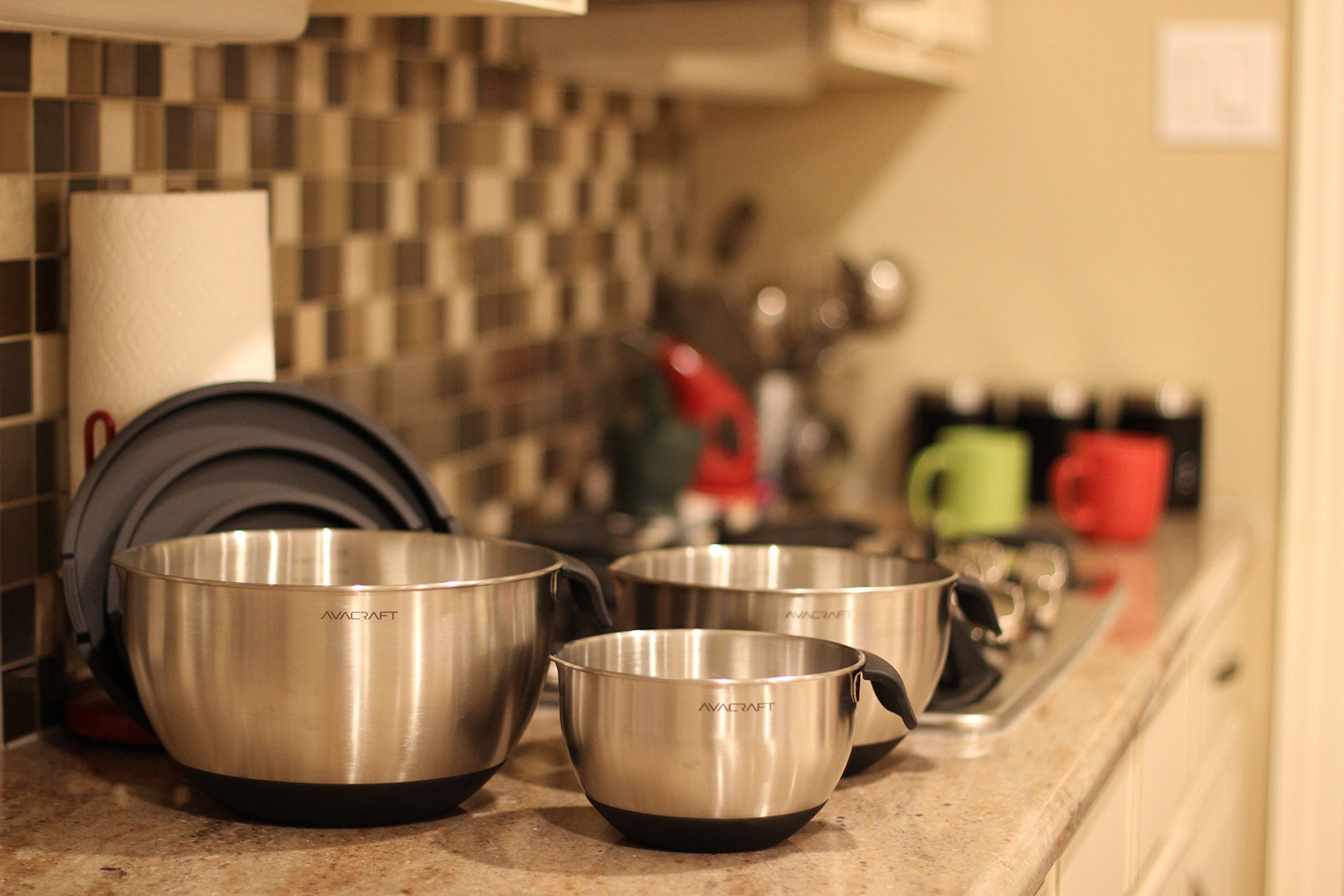 AVACRAFT ergonomic handle offers a secure grip while mixing.