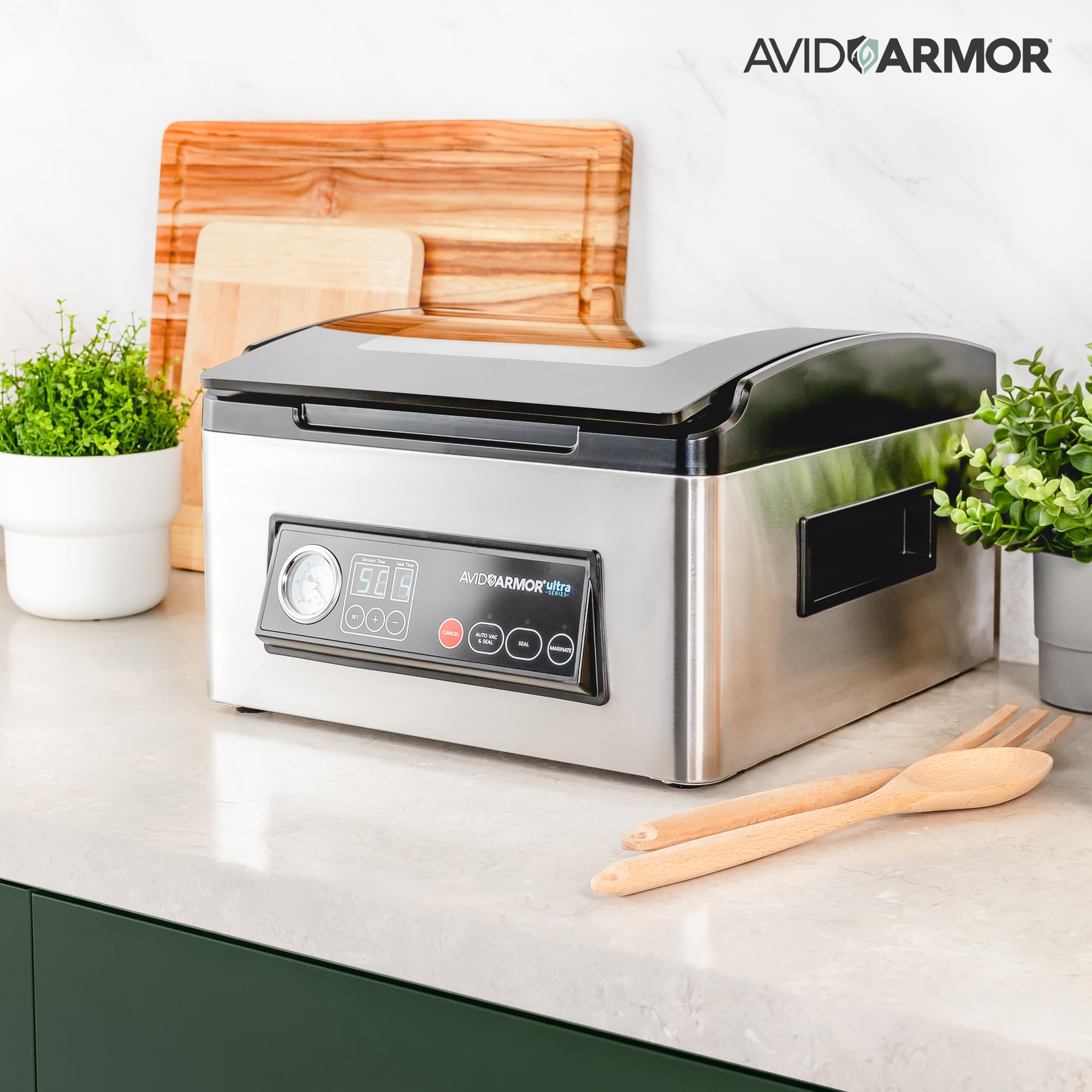 Avid Armor USV32 lets you vacuum external containers for delicate dry goods.