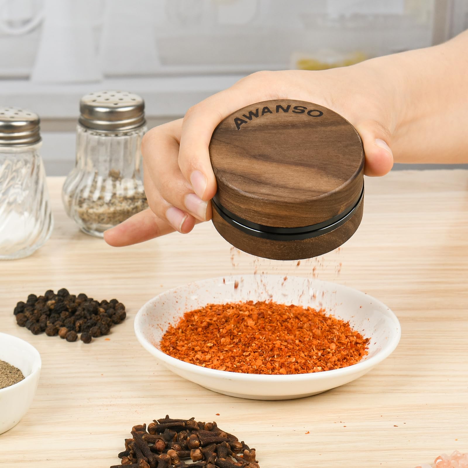 Awanso inverted grinding yields finer results for delicate herbs