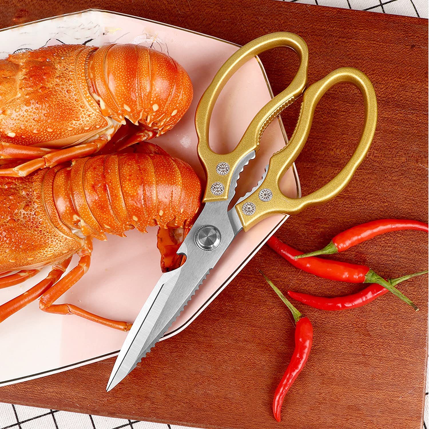 AWinjoy Kitchen Scissors make a practical gift for culinary enthusiasts.