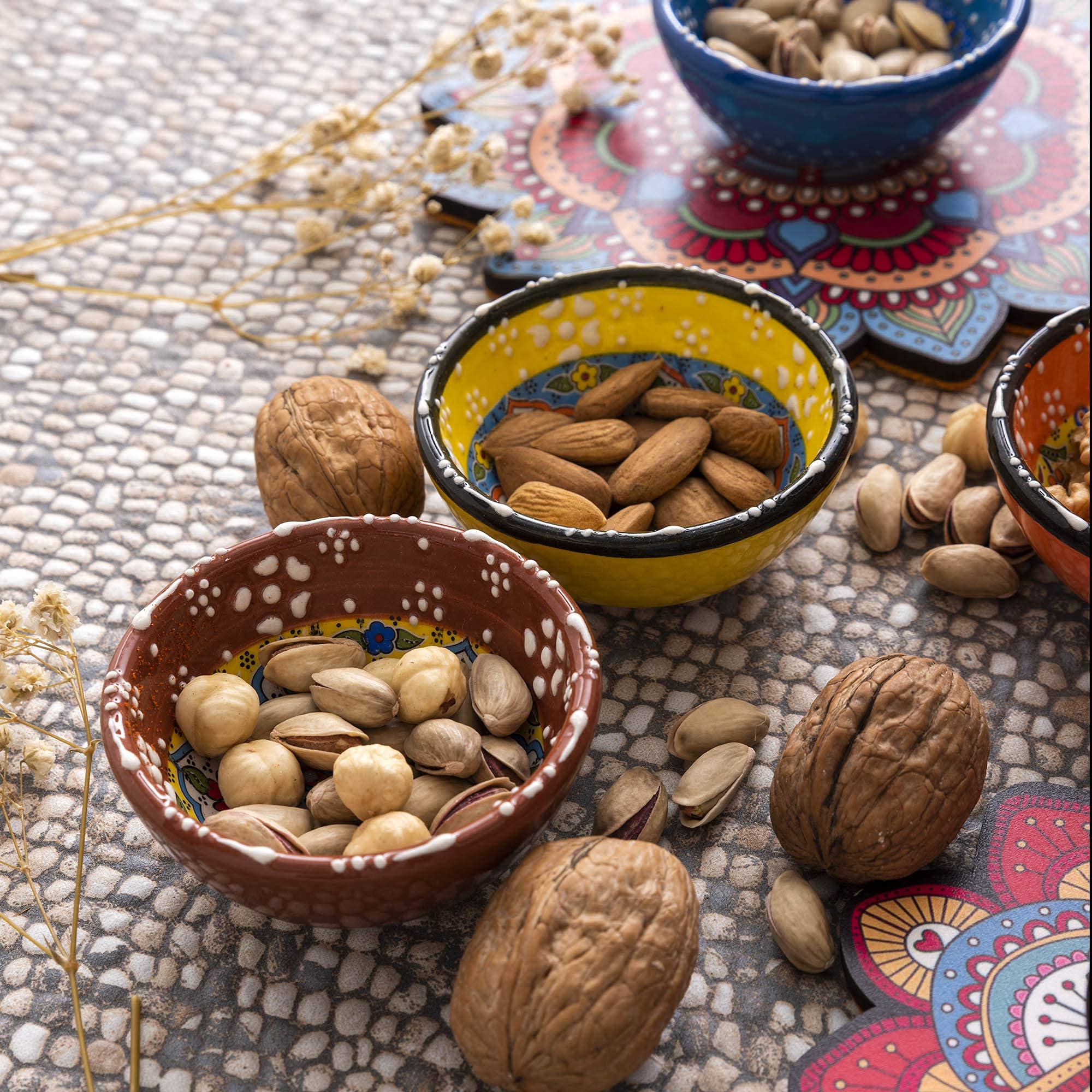 Ayennur durable glaze resists staining for repeated use