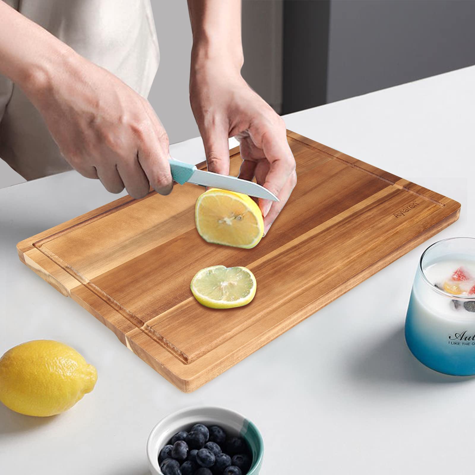 Ayiaren solid wood cutting board, sturdy and food-grade, ready for heavy-duty prep.