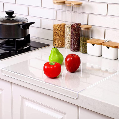 AZM Displays cutting board with non-slip feet stays steady during slicing tasks.
