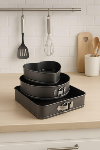 BAASK-IT circle cake mold 8.45 inch for uniform browning and quick unmolding.