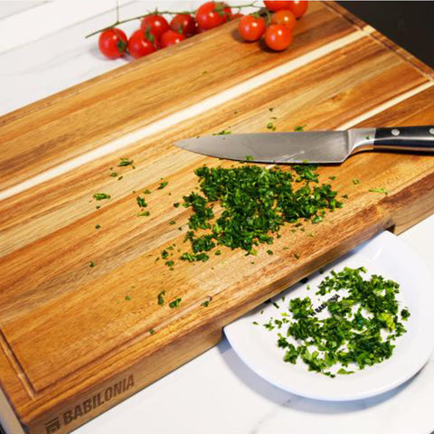 BABILONIA included oil bottle helps maintain the wood's finish.