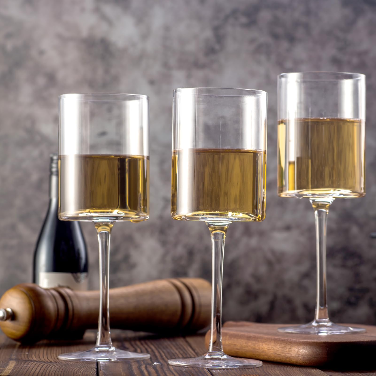 BACLIFE large capacity wine glass 15oz for generous pours.