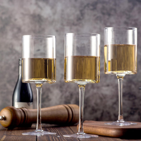 BACLIFE large capacity wine glass 15oz for generous pours.