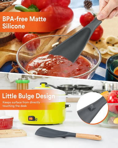 Badiano spoon with smooth silicone cleans easily under running water