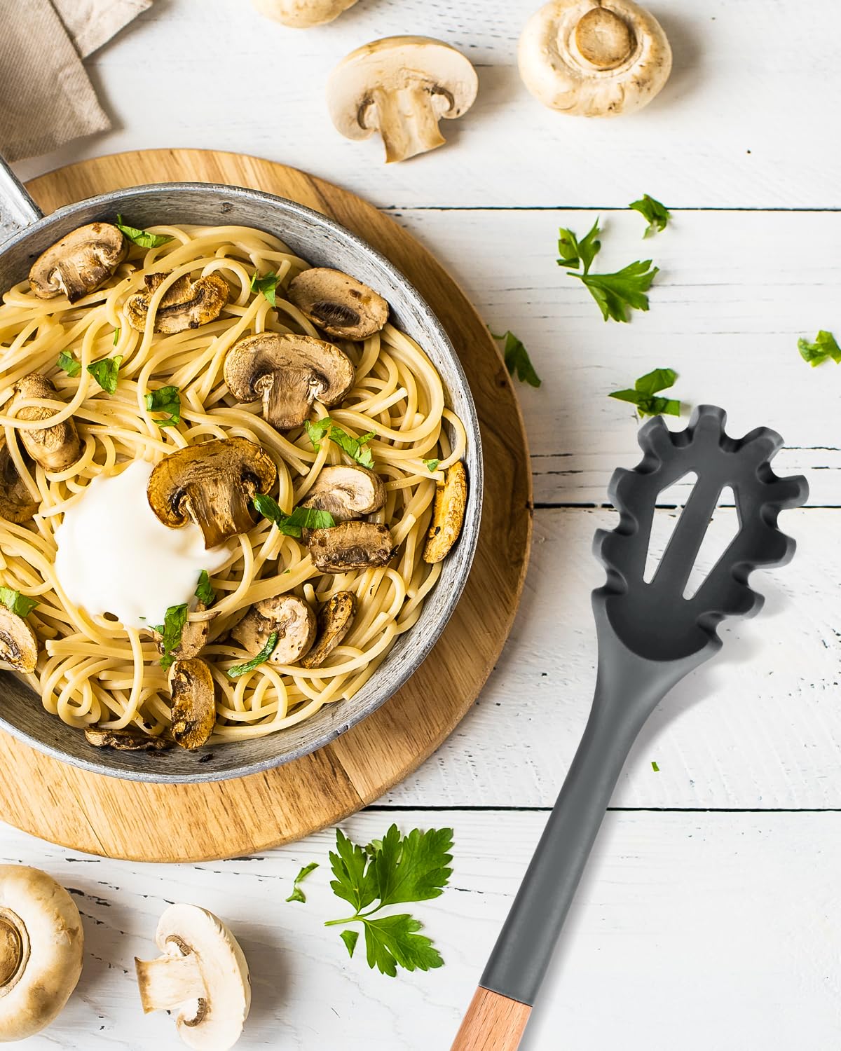 Badiano Silicone Pasta Fork sawtooth tip helps scoop noodles quickly