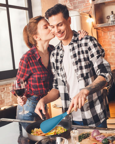 Badiano easy-clean silicone spoon rinses quickly after use.