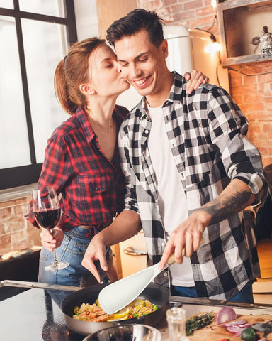 Badiano spoon features scratch-free edges suitable for nonstick pots and pans.