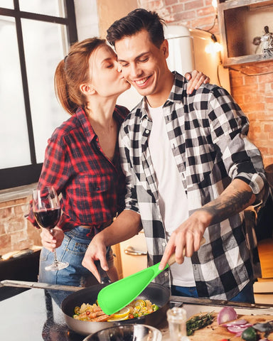 Badiano spoon rests on integrated tool rest to avoid messy worktops.