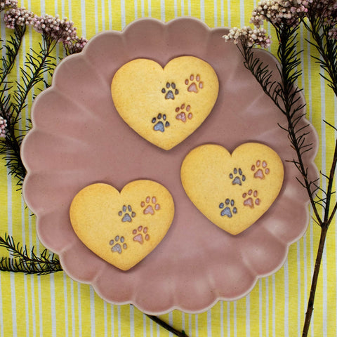 Bakerlogy Easy-release coating aids dough release during cutting.