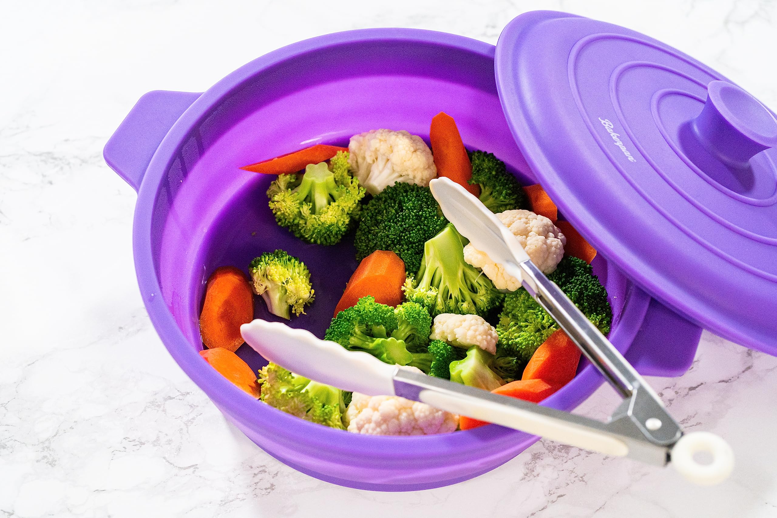 Bakerpan 64-oz capacity steamer handles generous portions