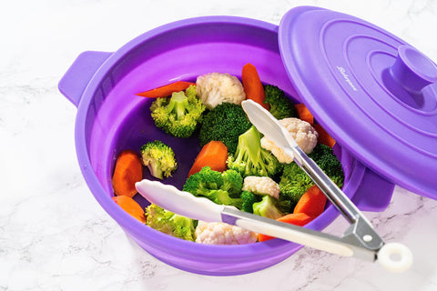 Bakerpan 64-oz capacity steamer handles generous portions