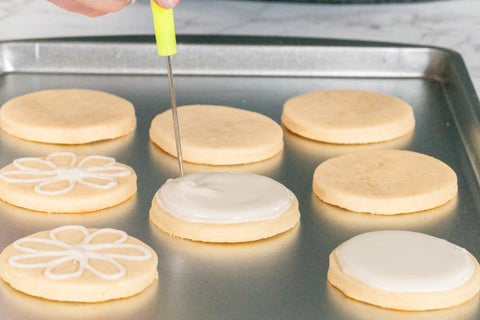 Bakerpan decorating tips and bag clamps for clean icing lines