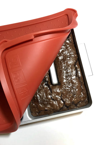 Baker's Edge lid for brownie pan keeps treats fresh and ready to store.