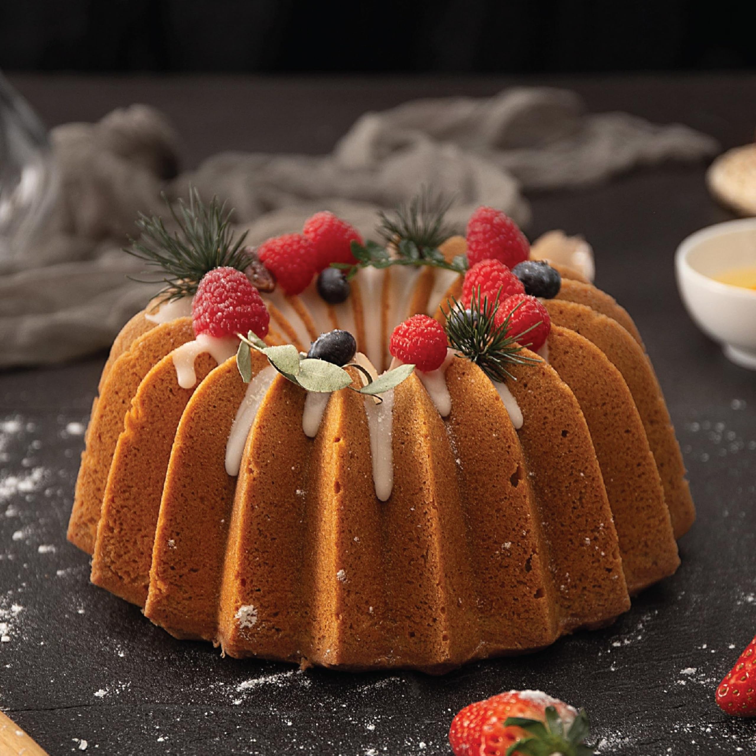 Baker's Secret even heat distribution supports uniform baking.