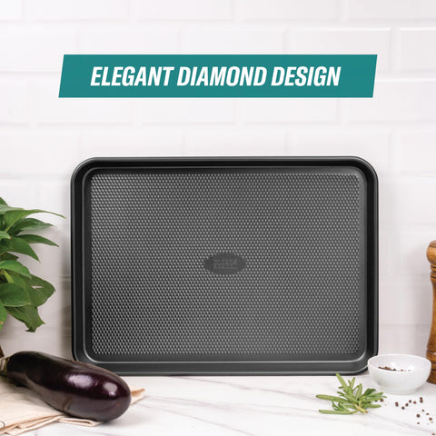Baker's Secret dual-layer nonstick coating for easy release and quick cleanup.