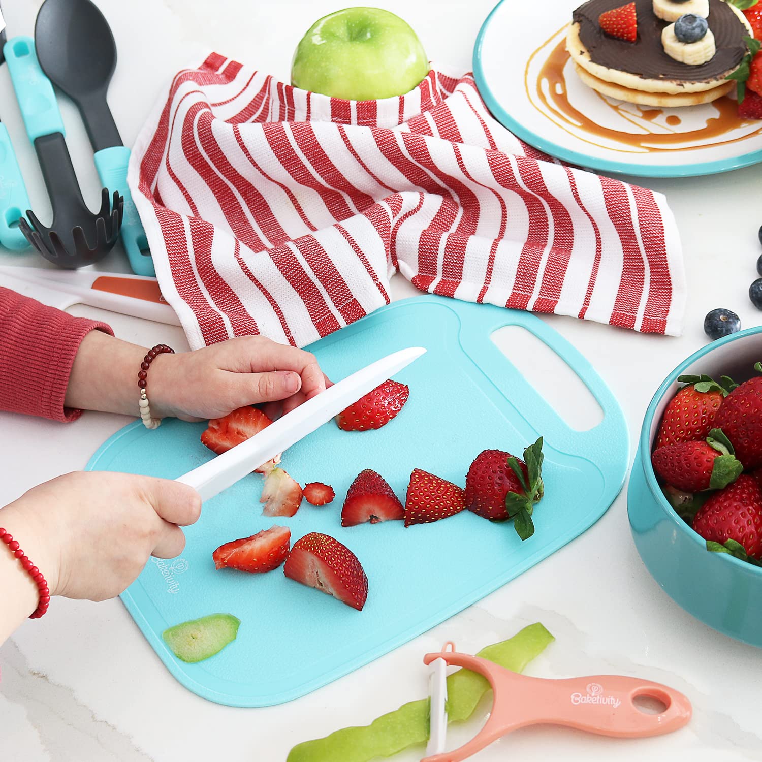 Baketivity learning set helps kids explore cooking safely and creatively