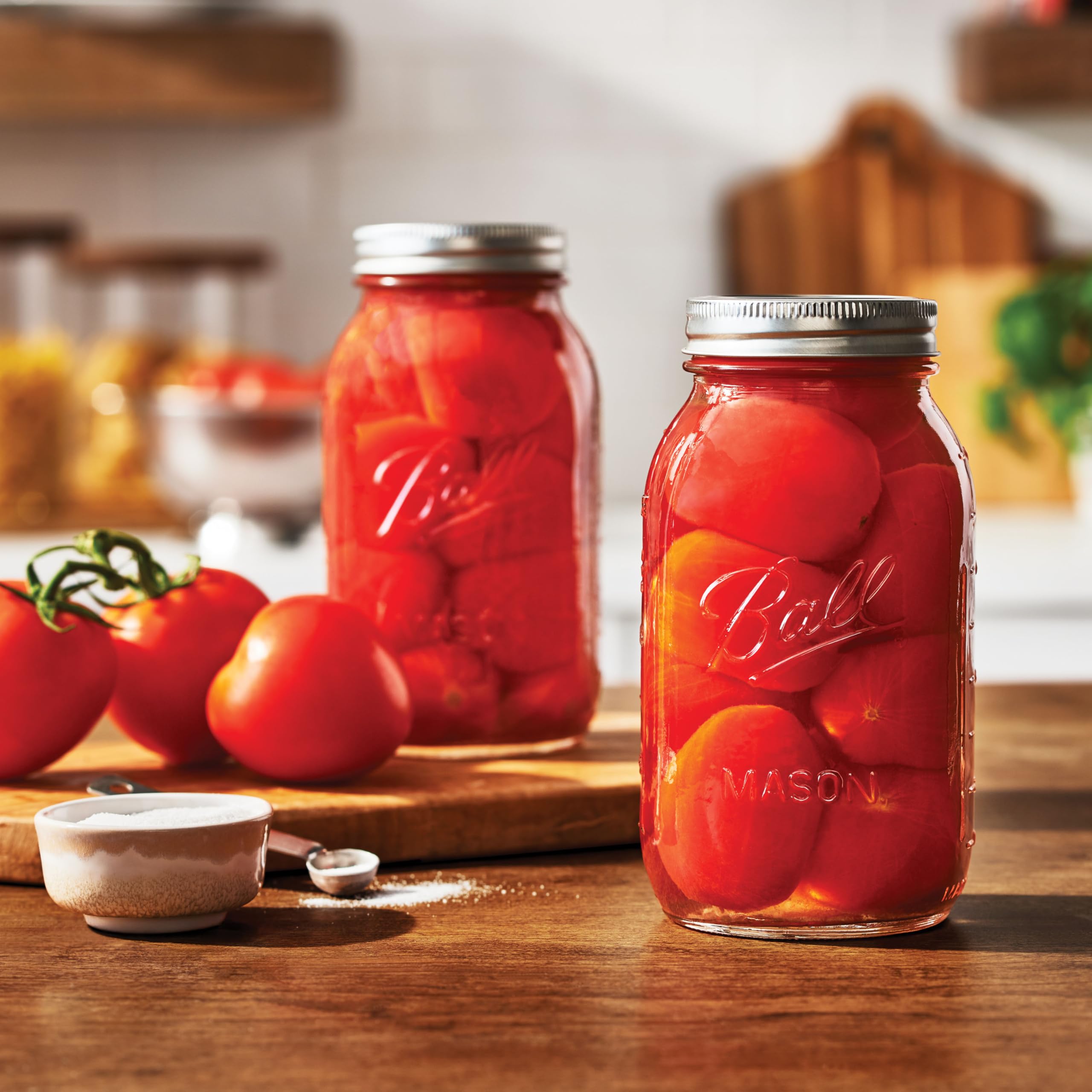 Ball jar in clear glass ideal for decorative displays or gifts.