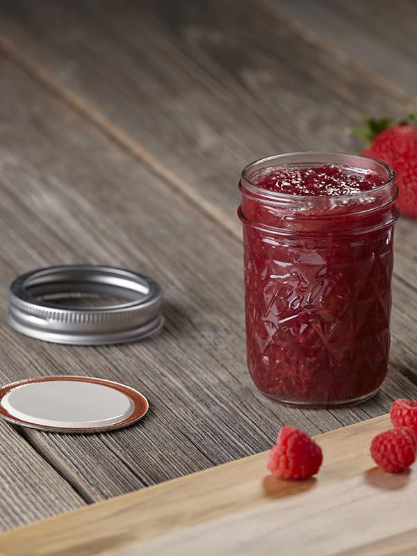 Close-up Ball lid sealing for jam canning