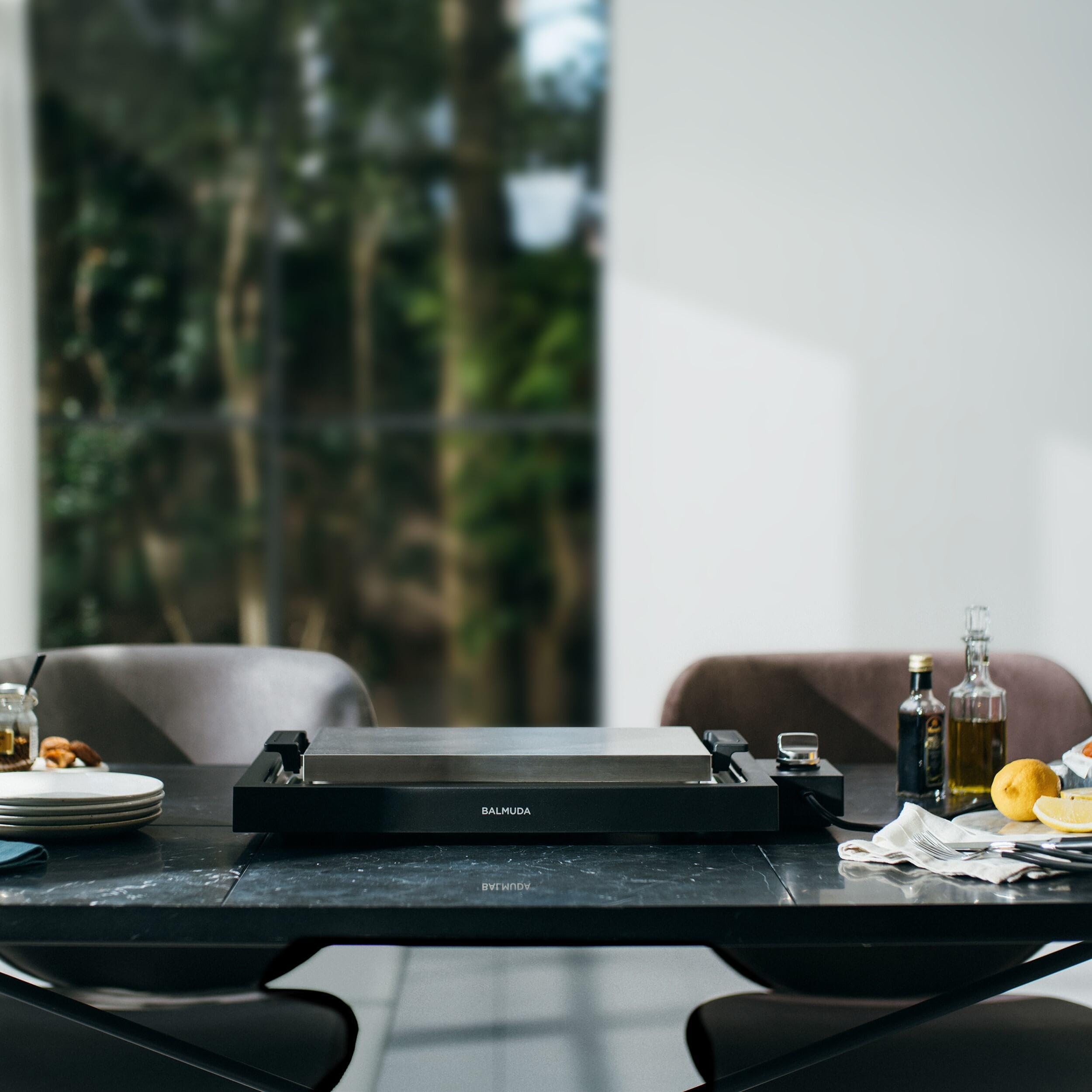 BALMUDA The Teppanyaki included accessories support quick setup and smooth operation.