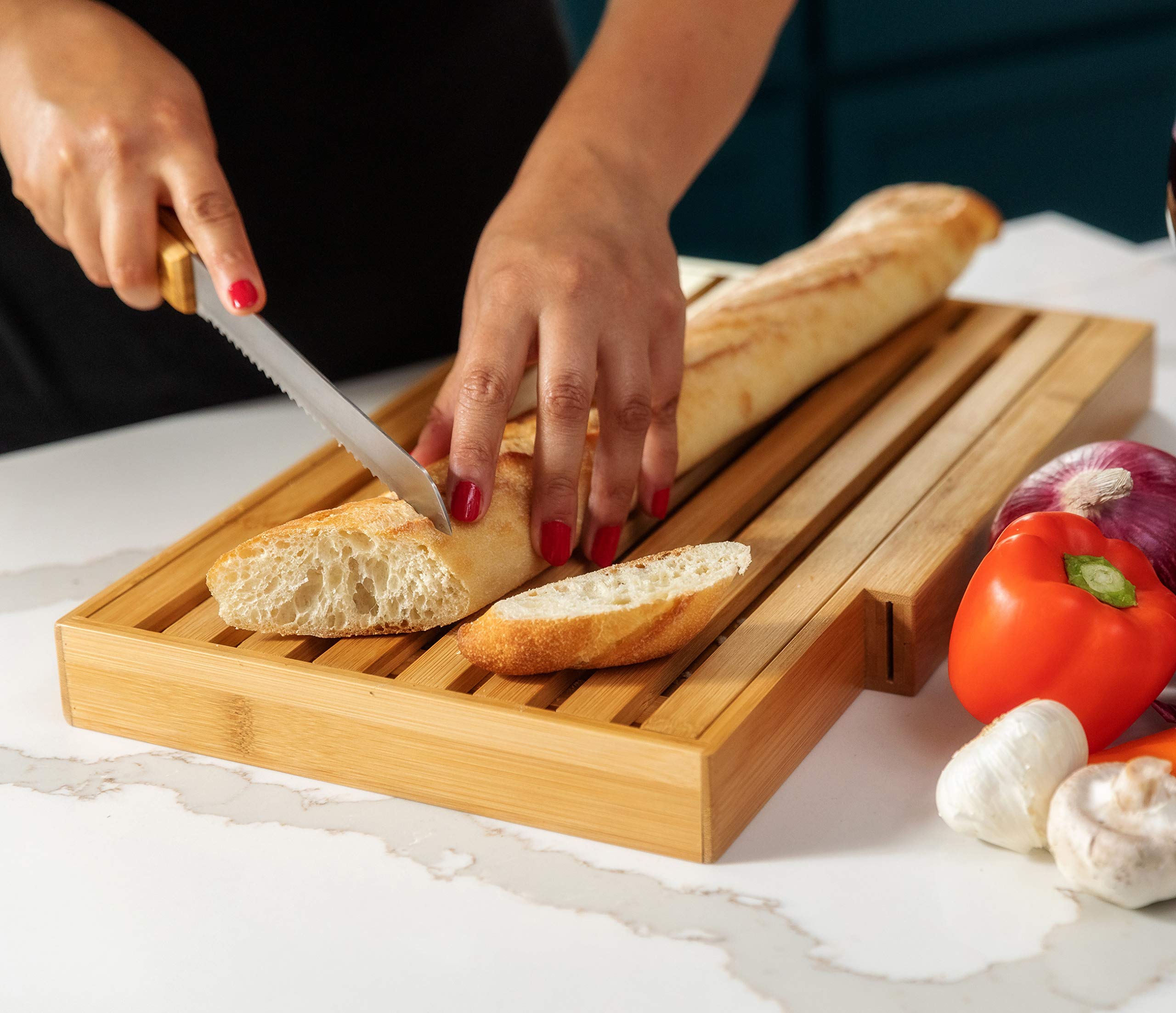 BAMBOO LAND professional bread knife ready for precise cuts