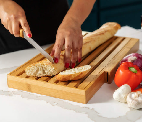 BAMBOO LAND professional bread knife ready for precise cuts