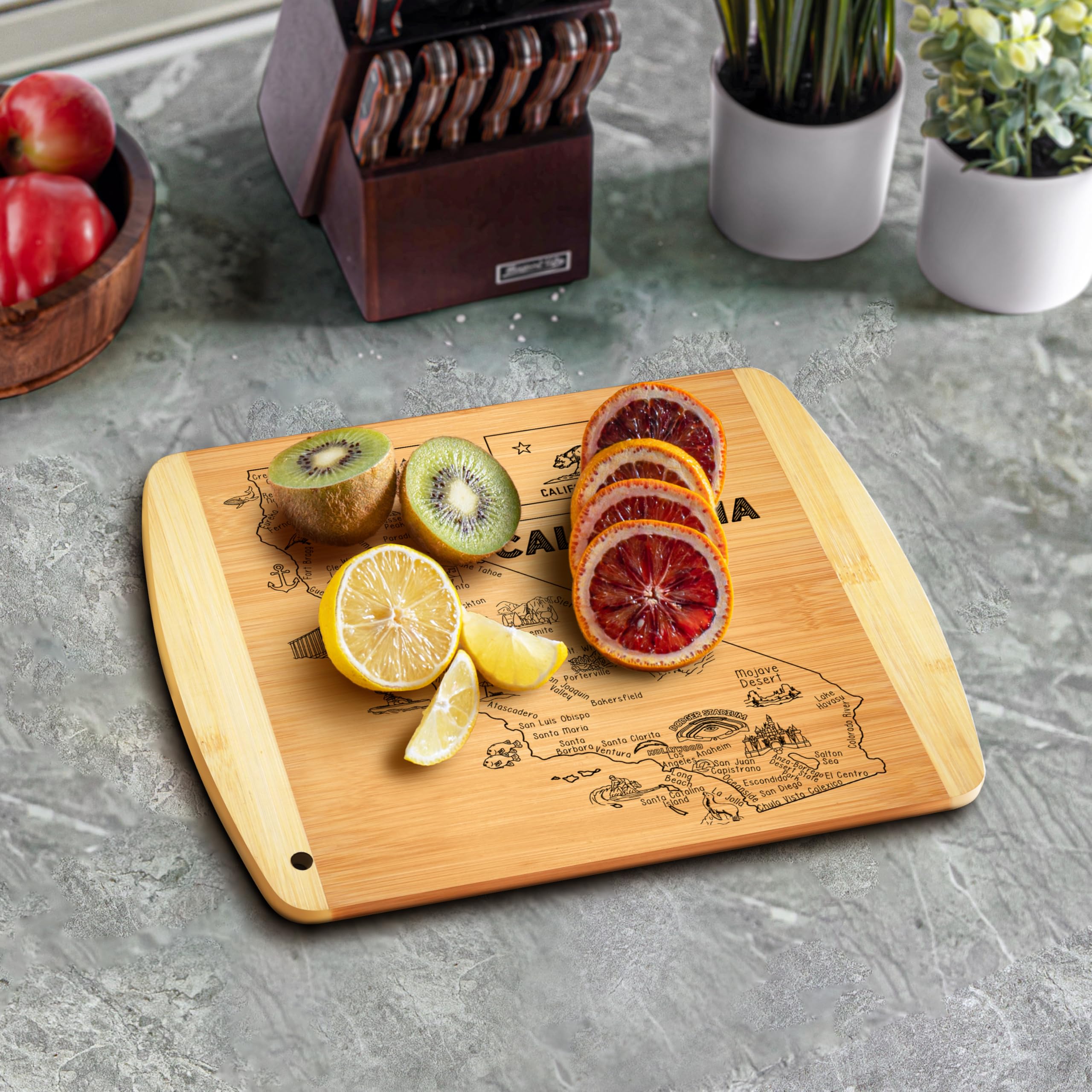 Bambüsi California map board used as a charcuterie tray for gatherings.