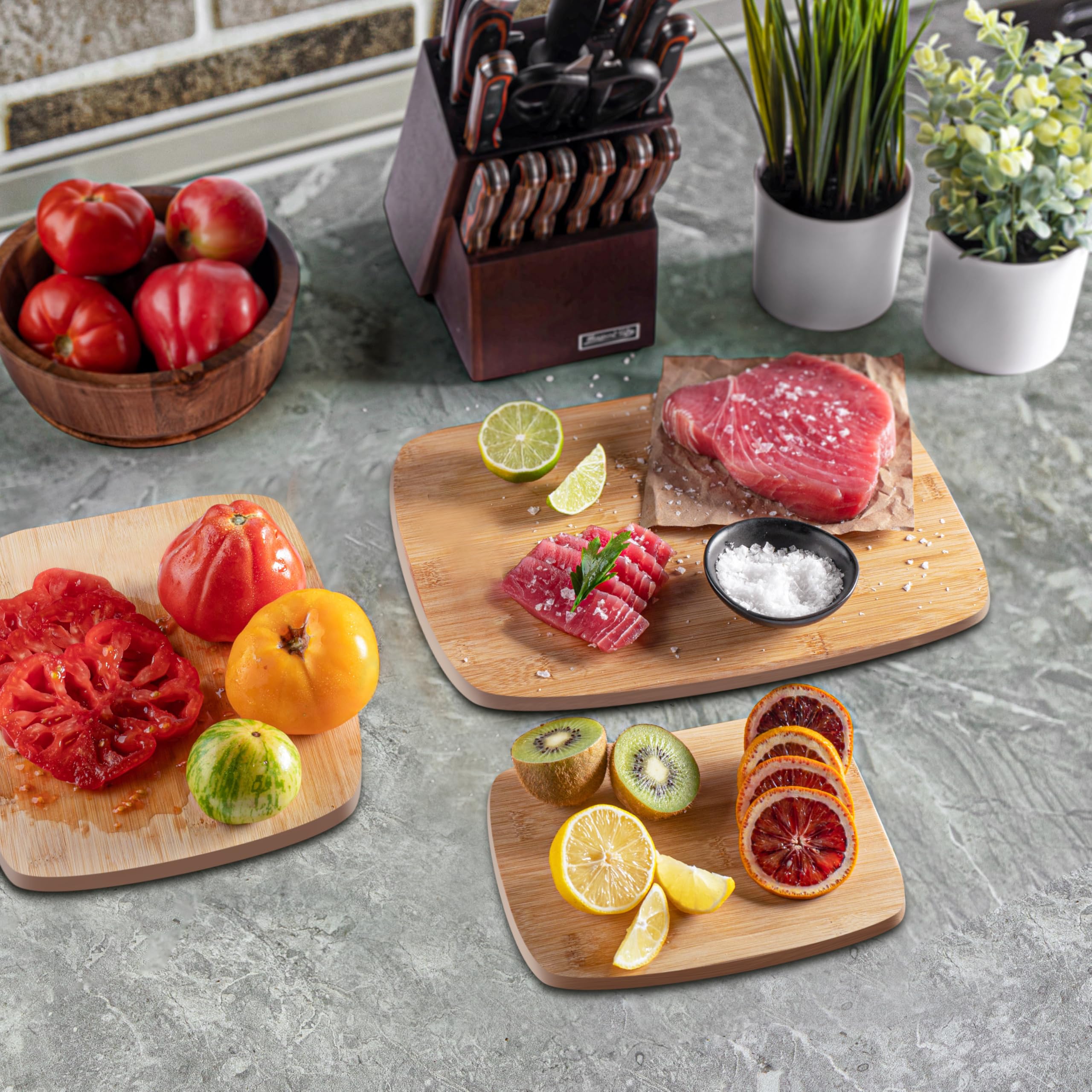 Bambüsi bamboo cutting board 13x9-5 close-up wood grain emphasizing durability