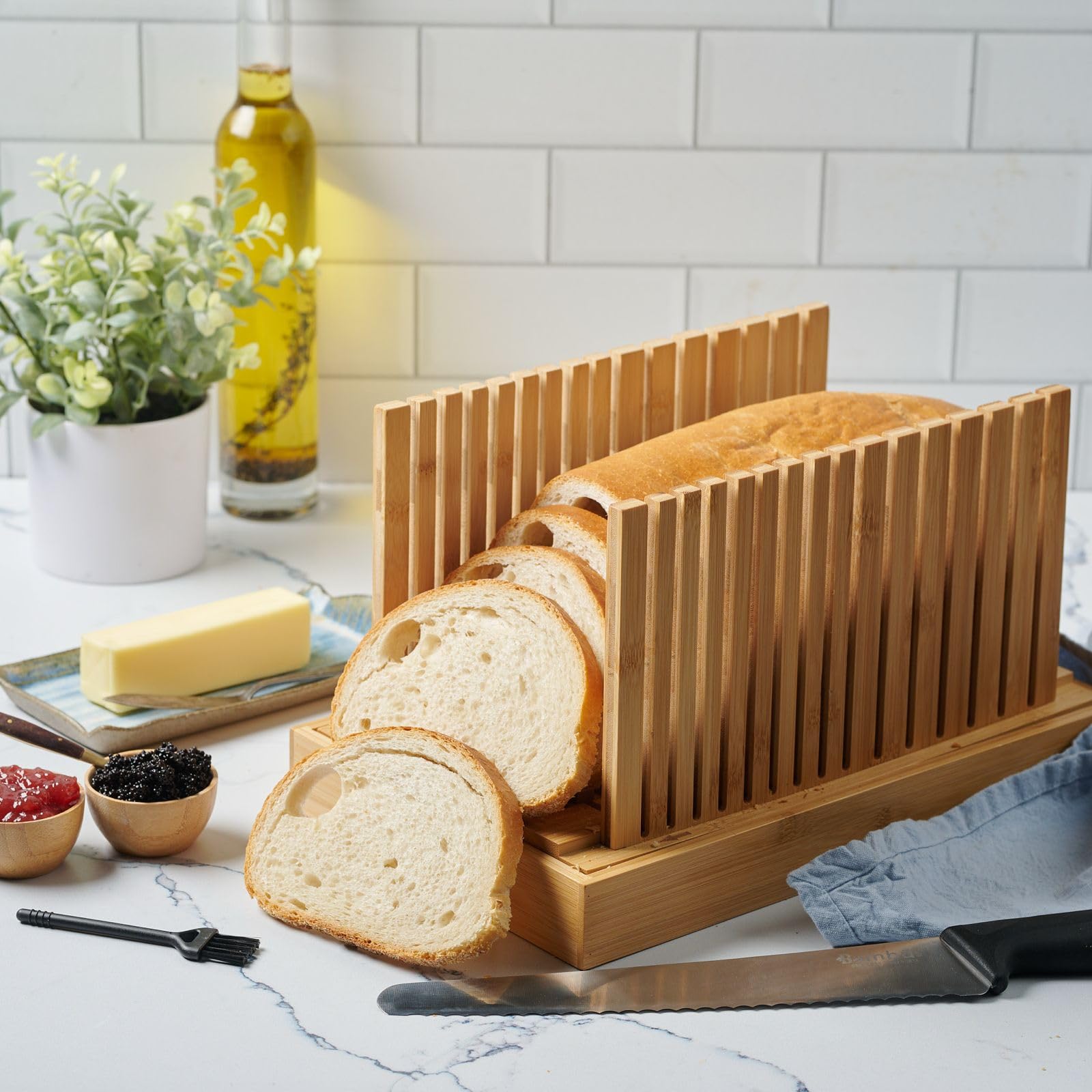 Bambüsi slicer disassembled for compact kitchen storage.