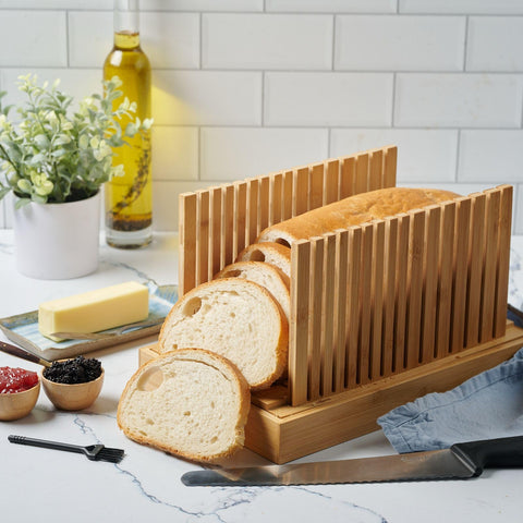 Bambüsi slicer disassembled for compact kitchen storage.