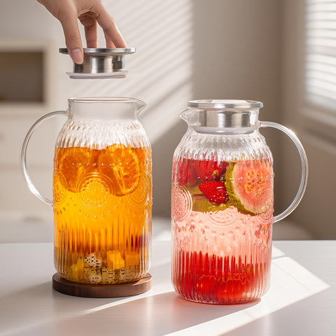 Bandesun pitcher holding hot tea demonstrates heat resistance