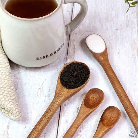 Bayti acacia wood spoons with smooth edges resist wear.
