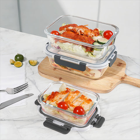 BAYZZ airtight lids with silicone seals prevent leaks during transport.