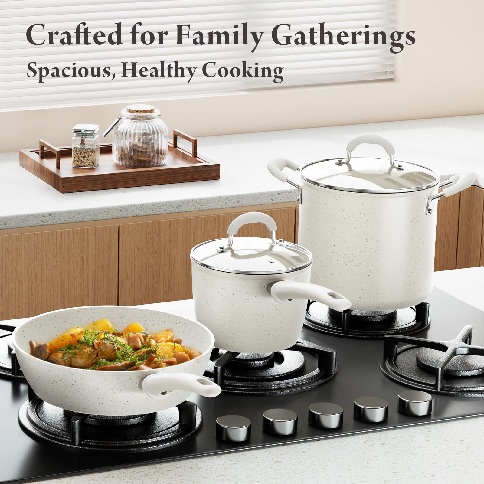 Bazova 3.2qt saucepan with lid, precise simmering and sauce preparation with less oil