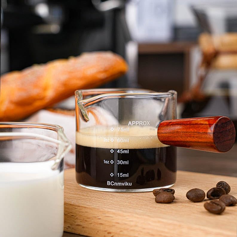 BCnmviku wooden handle provides comfortable grip during pouring.